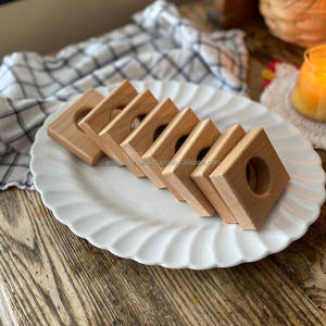 Ronds de serviette en bois gravés personnalisés Décoration de table rustique personnalisée - Product Image 3