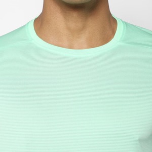 T-shirt de sport pour homme avec logo personnalisé, tissu respirant pour un style de vie actif et la salle de sport - Product Image 5