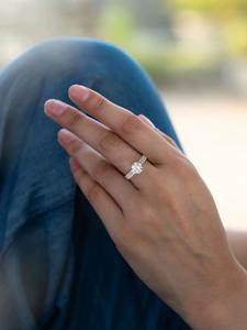 Bague de fiançailles en or blanc 14 carats de qualité export avec diamant Moissanite VVS pour mariages et anniversaires, disponible à prix export - Product Image 3