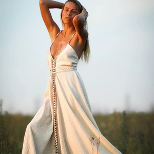 Robe longue élégante style bohème pour femme, sans manches, col en V, avec détails brodés, fluide, pour l'été, la plage et les vacances - Product Image 1