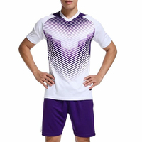 Service OEM, vente en gros, uniforme de football personnalisé respirant imprimé avec les noms et les numéros d'équipe, ensemble maillot et short