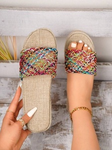 Sandales plates modernes pour femmes, légères, respirantes, avec semelle intérieure douce et rembourrée, ornées de perles colorées, chaussures d'été pour adultes - Product Image 1
