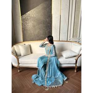 Ensemble haut-bas et dupatta brodés lourds de style indien et pakistanais - Product Image 6