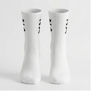 Chaussettes blanches à logo noir, respirantes, en coton, pour le basketball, pour adultes, saison estivale - Product Image 1