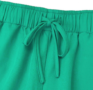 Conjunto de uniforme médico para hombre de color liso con cuello en V – Camiseta de manga corta con bolsillos y pantalones con cintura elástica, dos piezas - Product Image 5