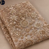Tissu de robe en maille florale perlée avec broderie dorée et motifs de perles |   Tissu décoratif pour robes de mariée et tenues de soirée en résille