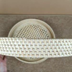 Juego de 2 elegantes bandejas de ratán tejidas a mano para organizar botellas de aceite, vinagre, salsas, especias, tarros y condimentos en los estantes de la cocina. - Product Image 2