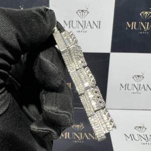 Colgantes y Dijes de Moissanita VVS de Lujo con Certificado IGI, Chapados en Oro sobre Plata 925, con Corte Baguette y Engaste de Canal, Personalizables con Nombre - Product Image 4