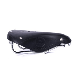 Selle de vélo en cuir noir M.A Leathers B17, rails en acier, design riveté, confort route/MTB, coussin respirant, absorption des chocs - Product Image 1