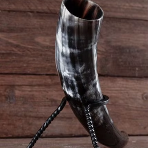 เขาสัตว์ดื่มแบบดั้งเดิมของชาวอินเดีย ผลิตด้วยมือจากเขาสัตว์ธรรมชาติ สำหรับใช้ในงานเลี้ยง  มีจำหน่ายในราคาพิเศษ - Product Image 1