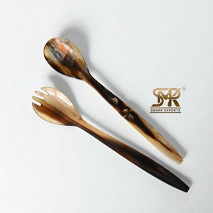 Elegante Juego de Servidor de Ensalada de Cuerno de Búfalo, Cuchara y Tenedor con Acabado Liso y Pulido, Vajilla Duradera Hecha a Mano para Mesa de Comedor - Product Image 4
