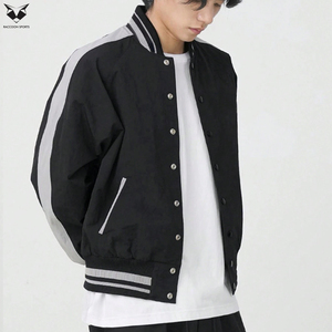 แจ็คเก็ตวาร์ซิตี้ผู้ชายราคาส่งถูก แขนเสื้อตัดต่อผ้าริบยืดหยุ่น ไซส์ใหญ่ สไตล์ลำลอง แจ็คเก็ตบอมเบอร์แบบยูนิฟอร์ม - Product Image 3
