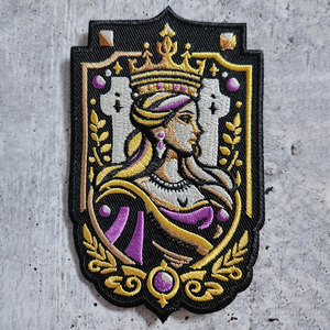 Écussons brodés personnalisés de haute qualité Sovereign Queen, thermocollants, avec broderie sur mesure - Product Image 1