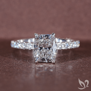 Anillo con Halo Oculto de Diamante Cultivado en Laboratorio con Corte Cojín Alargado de 2CT, Certificado por IGI |   Anillo de Oro Sólido de 10k con Acentos Solitarios - Product Image 1