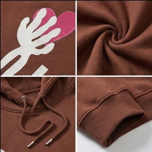 Sweat-shirt à capuche oversize marron avec imprimé squelette blanc tenant un cœur rose, unisexe, décontracté, avec poche avant - Product Image 4