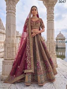 Robe de demoiselle d'honneur marron brodée avec lehenga, dupatta en organza, haut court à col en V, manches courtes, coupe trapèze, longueur ras du sol, modèle 3047 - Product Image 4