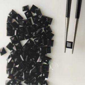 พลอยออนิกซ์สีดำธรรมชาติ 4 มม. ทรงสี่เหลี่ยมเจียระไนแบบสเต็ปคัท คุณภาพดีที่สุด พลอยหลวม รับรองโดยเรดเมาน์เทนเจมส์ สำหรับทำเครื่องประดับ - Product Image 3