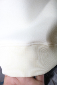 The Well Est. Sudadera Cuello Redondo Unisex 2025, Corte Regular, Algodón, Informal, Otoño, Blanca, con Estampado de Letras CLUSH SPORTS en la Parte Delantera - Product Image 2