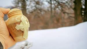 Urne chrétienne, urne commémorative chrétienne, urne à souvenirs chrétienne, urne à cendres chrétienne, urne à croix, urne religieuse - Product Image 3