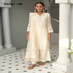 Soldes Exceptionnelles : Robes Indiennes de Luxe Brodéées pour Soirées, Vêtements Wijdan en Gros, Anarkalis Confortables en Chiffon Personnalisables pour Femmes - Product Image 6