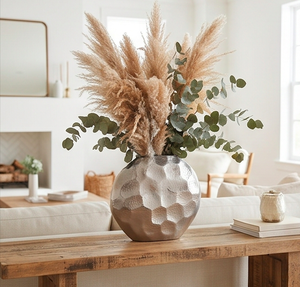 Elegante Florero de Metal Plateado con Diseño Geométrico y Acabado Brillante, Perfecto para la Mesa de la Sala de Estar o para Uso Festivo - Product Image 5