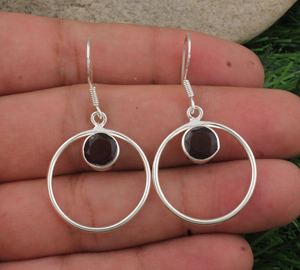 ต่างหูห้อยทรงหยดน้ำ ทำจากเงินแท้ 925 ประดับด้วยพลอยโกเมนแดงธรรมชาติ งานฝีมือชั้นสูง สำหรับทุกเพศ  หินประจำเดือนมกราคม  เครื่องประดับงานฝีมือ  ขายส่ง - Product Image 2