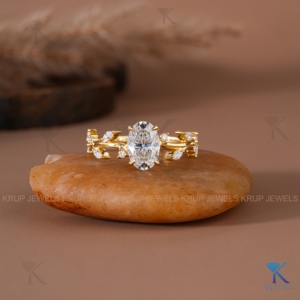 Bague de fiançailles classique en or massif avec diamant de laboratoire taille ovale, bande feuille vintage, bijoux fins sur mesure pour femme, anniversaire - Product Image 1