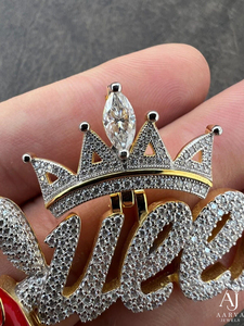 Pendentif Breloque Lèvre en Or Blanc Plaqué avec Couronne de Reine en Moissanite Ronde Taille Brillant, Bijou Tendance pour Femme, Cadeau de Fête - Product Image 4