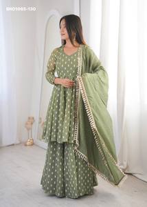 Colección de Conjuntos de Kurti-Dupatta Sharara-Peplum de Diseño con Seda Crujiente y Jacquard Butti, Listos para Usar, a Precio Mayorista - Product Image 2