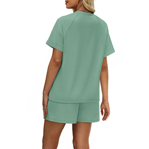 Conjunto de 2 piezas de camiseta y pantalones cortos de tela elástica para mujer, pantalones cómodos para hacer ejercicio, top flexible para deportes activos, conjunto cómodo. - Product Image 2