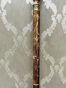 Bastón de Paseo de Madera de Palisandro Vintage, Diseño Pulido Multifuncional con Curvas Naturales - Artículo de Regalo de Uttarakand - Product Image 4