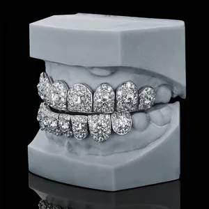 Grillz de Moissanita Personalizados de Lujo, Chapados en Plata 925 y Oro, con Corte Brillante Redondo, 16 Dientes en Total, India - Product Image 4