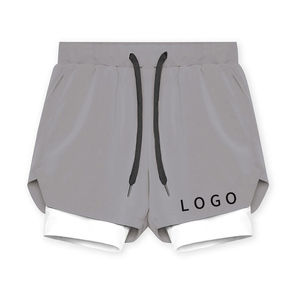 Shorts cargo noirs unis pour hommes avec logo blanc sur le bas, taille mi-haute athlétique, fermeture élastique, tissu tricoté respirant, 86 % polyester - Product Image 3