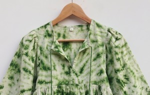 Túnica de algodón tie-dye bohemia para mujer, blusa de verano con estampado a mano, cuello en V, manga globo, borlas de encaje, transpirable, informal, OEM - Product Image 3