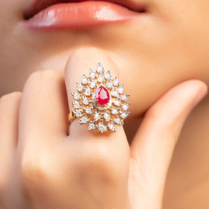 Anillo de Cóctel de Oro Amarillo con Rubí y Halo de Diamantes Pavé, Joyería de Lujo para Compromiso de Mujer - Product Image 3