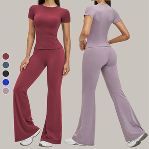 Conjunto de yoga transpirable para mujer: leggings acampanados de control de abdomen, top de manga corta, pantalones acampanados ligeros de color liso, conjunto de 2 piezas para entrenamiento. - Product Image 1