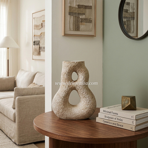 Vase en céramique rustique blanc Madera, style terre cuite, pour la décoration moderne de la maison et les accents intérieurs - Product Image 2