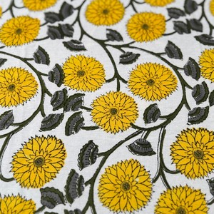Nappe de table en coton de Noël, finition lisse de haute qualité, parfaite pour sublimer les décorations de table - Product Image 6