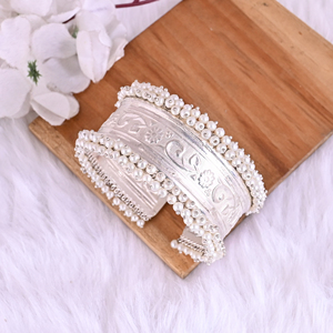 Bracelet ethnique orné de perles |   Bijoux indiens traditionnels en laiton plaqué argent - Product Image 4
