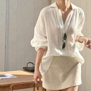 เสื้อผ้าลินินสีขาวสำหรับผู้หญิง สไตล์วินเทจ ผ้าไม่ทอ ทรงโอเวอร์ไซส์ ติดกระดุม ใส่สบายๆ สำหรับฤดูร้อน ทรงหลวม ผลิตตามแบบ ODM - Product Image 1