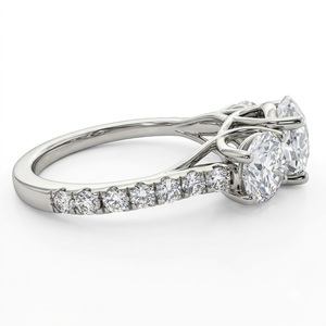 Anillo de Compromiso con Diamante Cultivado en Laboratorio, Corte Brillante Redondo, 2.85 CTW, Certificado IGI, Oro Blanco de 14k, Banda con Tres Piedras en Pavé - Product Image 3