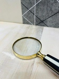 Loupe de forme ronde avec poignée en corne de couleur personnalisable, qualité de luxe, polissage et moulage. - Product Image 3
