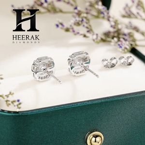 Pendientes de Diamantes con Halo de Oro de 14K y Borde Festoneado, Fabricante de Joyería Fina de Lujo - Product Image 3