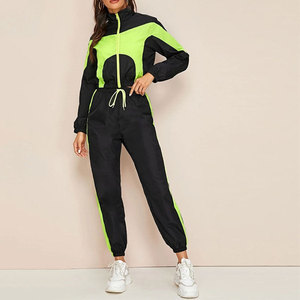 ชุดวอร์มผู้ชายสีดำเขียวแบบ Color Blocking แขนยาว กางเกงมีเชือกผูก ระบายอากาศได้ดี ทรงเข้ารูป น้ำหนักเบา - Product Image 2