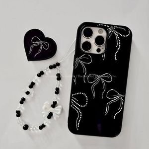 Étui de téléphone perlé fait main avec motif Minnie Mouse, forme rectangulaire, accessoire de collection artistique inspiré des personnages de films et de séries TV - Product Image 5