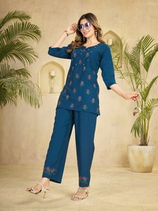 Conjunto de dos piezas para mujer en viscosa y rayón con bordado multihilo y pantalón recto |   Colección Boutique |   Proveedor al por Mayor - Product Image 1