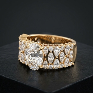 Anillo de compromiso de oro blanco de alta demanda con diamante de laboratorio de corte oval masivo en el centro, banda ancha y detalles de perlas marquesa. - Product Image 3