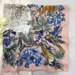 Pañuelo Premium para la Cabeza, Cuello y Cabello, Suave y Liso con Sensación de Satén, Pañuelo de Seda de Diseño para Mujer, Bandana Cuadrada - Product Image 4