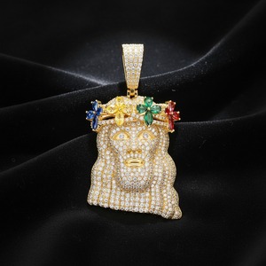 Colgante de Jesús con Moissanita Blanca para Hombre, Colgante con Cabeza de Jesús con Circonitas de Colores, Colgante con Rostro de Jesús Chapado en Oro - Product Image 3