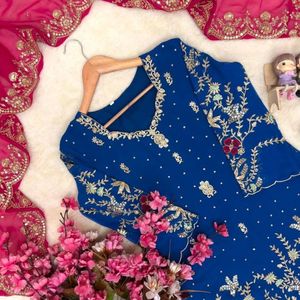 Conjunto Premium de Kurti y Palazzo de Georgette Bordado con Dupatta, Adornos de Lentejuelas, Zari y Pedrería Hechos a Mano para Mujer - Product Image 4